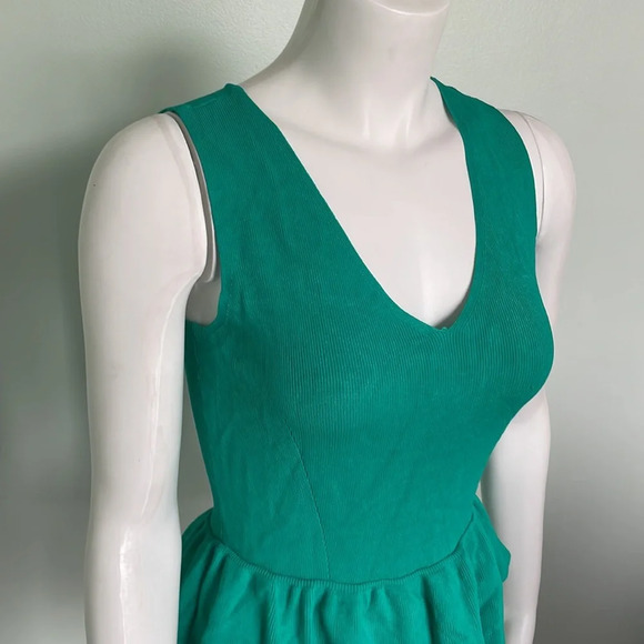 Lilly Pulitzer Sleeveless Green Tank - Picture 3 of 7